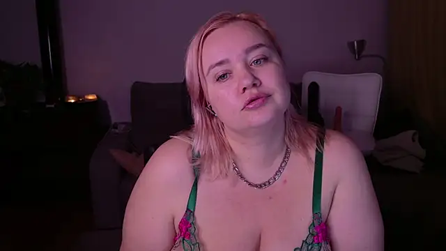 Snapshot of MargotGrey chatting on 01-08-25, 06:31 MargotGrey online show from 01-08-25, 06:31