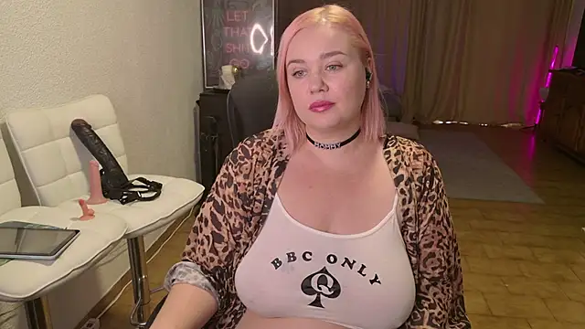 Snapshot of MargotGrey chatting on 11-23-25, 11:32 MargotGrey online show from 11-23-25, 11:32