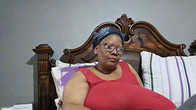 SEXYBOOBSNASS online show from 10-18-25, 05:46