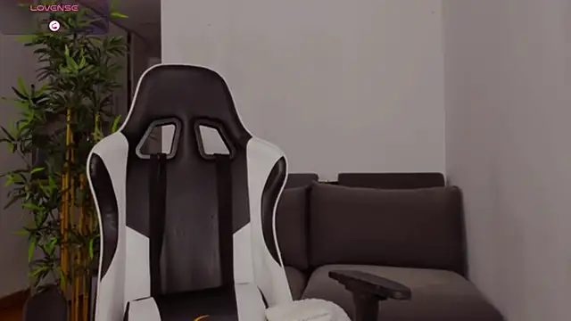 Snapshot of Jaylee_Krys chatting on 10-15-25, 05:02 Jaylee Krys online show from 10-15-25, 05:02