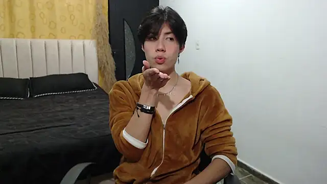 Elio-cam online show from 12-23-24, 08:44