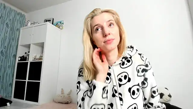 KenzieDawton online show from 10-12-25, 06:34