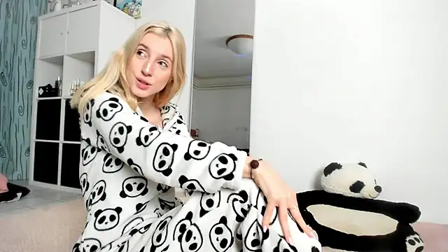 KenzieDawton online show from 11-05-25, 04:34