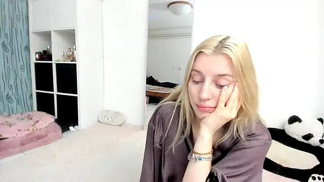 Snapshot of KenzieDawton chatting on 02-25-26, 06:50 KenzieDawton online show from 02-25-26, 06:50