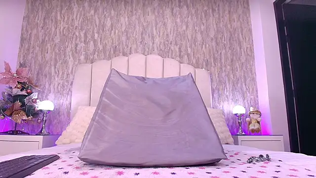 raven lilith  online show from 12-17-25, 03:12