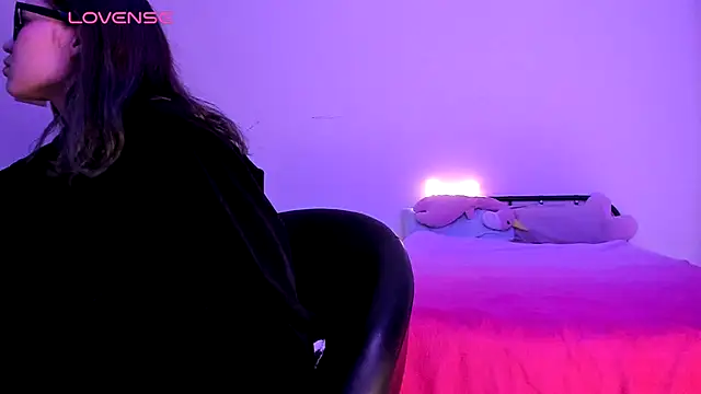 Snapshot of Milena_joline chatting on 10-28-25, 02:42 Milena joline online show from 10-28-25, 02:42