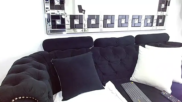 NatyTaylor online show from 11-14-25, 08:07