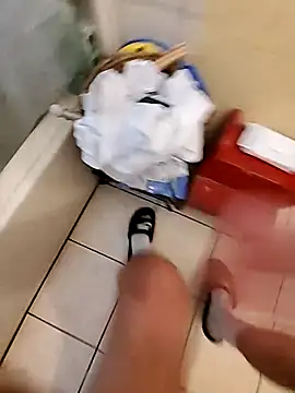 Snapshot of Bigstiffyuh chatting on 10-28-25, 09:17 Bigstiffyuh online show from 10-28-25, 09:17