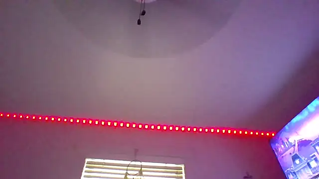 SkittlesNTreats online show from 12-04-25, 04:48