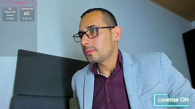 jhonyalzate2 online show from 12-18-25, 01:11