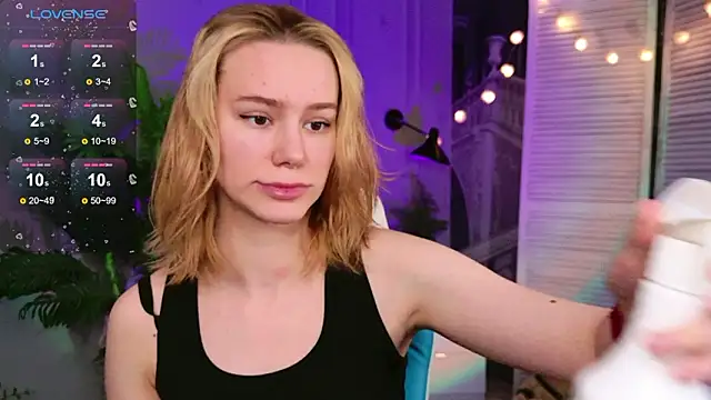 Snapshot of Ramona___ chatting on 02-05-26, 06:07 Ramona online show from 02-05-26, 06:07