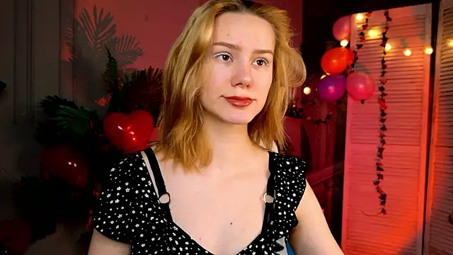 Snapshot of Ramona___ chatting on 02-13-26, 06:31 Ramona online show from 02-13-26, 06:31