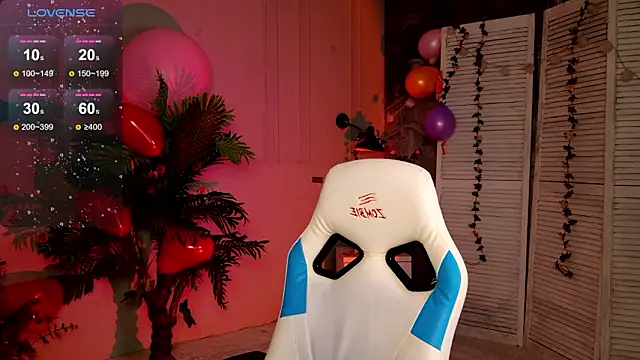 Snapshot of Ramona___ chatting on 02-14-26, 06:21 Ramona online show from 02-14-26, 06:21