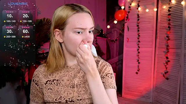 Snapshot of Ramona___ chatting on 02-17-26, 06:21 Ramona online show from 02-17-26, 06:21