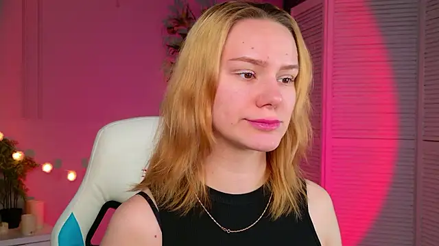 Snapshot of Ramona___ chatting on 03-23-26, 06:28 Ramona online show from 03-23-26, 06:28