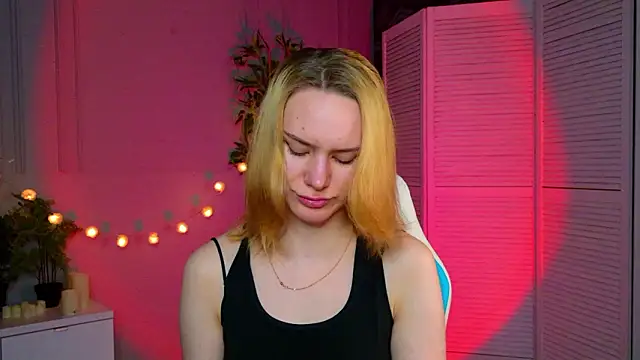 Snapshot of Ramona___ chatting on 03-24-26, 06:18 Ramona online show from 03-24-26, 06:18