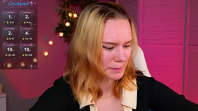 Snapshot of Ramona___ chatting on 03-27-26, 08:26 Ramona online show from 03-27-26, 08:26