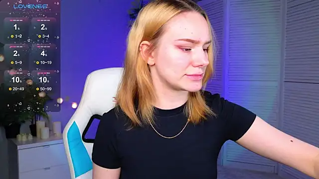 Snapshot of Ramona___ chatting on 03-31-26, 12:27 Ramona online show from 03-31-26, 12:27