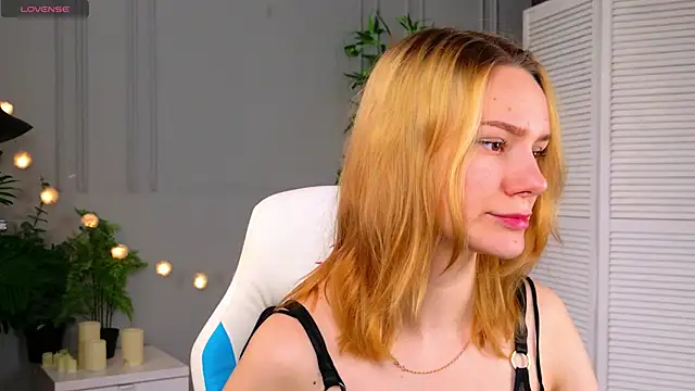 Snapshot of Ramona___ chatting on 04-01-26, 01:34 Ramona online show from 04-01-26, 01:34