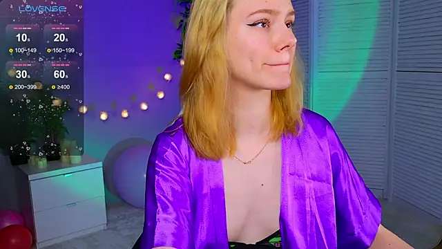 Snapshot of Ramona___ chatting on 04-05-26, 01:41 Ramona online show from 04-05-26, 01:41