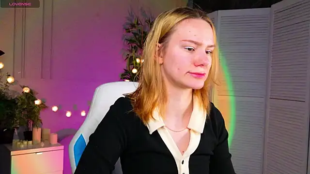 Snapshot of Ramona___ chatting on 04-09-26, 06:30 Ramona online show from 04-09-26, 06:30