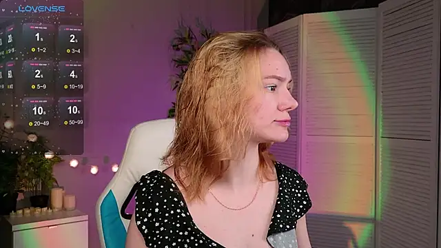 Snapshot of Ramona___ chatting on 04-12-26, 06:07 Ramona online show from 04-12-26, 06:07