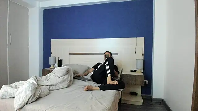 Snapshot of funcouple1985 chatting on 03-06-25, 07:10 funcouple1985 online show from 03-06-25, 07:10