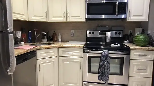 Snapshot of BigGuyMuscle chatting on 01-16-26, 04:22 BigGuyMuscle online show from 01-16-26, 04:22