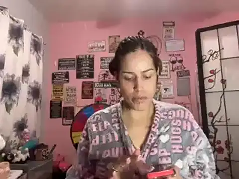 Snapshot of latinacubana chatting on 01-22-25, 09:46 latinacubana online show from 01-22-25, 09:46