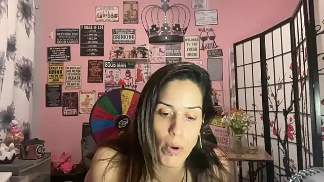 Snapshot of latinacubana chatting on 02-01-25, 04:14 latinacubana online show from 02-01-25, 04:14