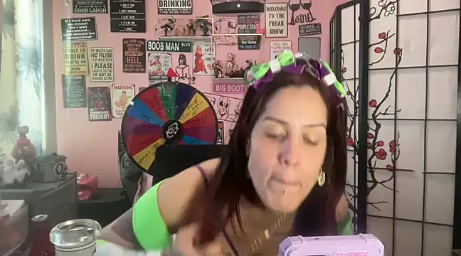 Snapshot of latinacubana chatting on 03-08-25, 01:14 latinacubana online show from 03-08-25, 01:14