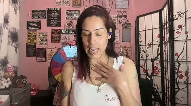 Snapshot of latinacubana chatting on 03-09-25, 09:35 latinacubana online show from 03-09-25, 09:35