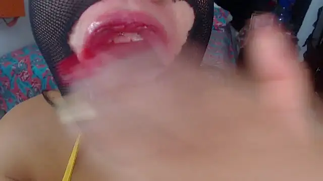 Snapshot of Sharlottee chatting on 12-05-24, 02:53 Sharlottee online show from 12-05-24, 02:53