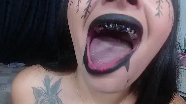 Snapshot of Sharlottee chatting on 01-30-25, 04:06 Sharlottee online show from 01-30-25, 04:06