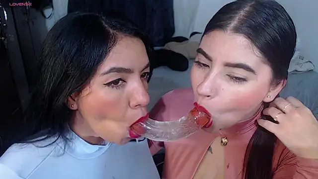 Snapshot of Sharlottee chatting on 09-15-25, 10:21 Sharlottee online show from 09-15-25, 10:21