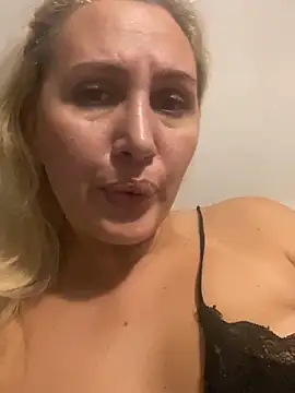 YourBlondee online show from 10-13-25, 11:43