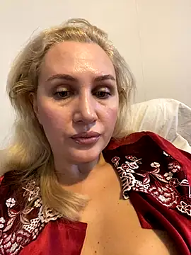 YourBlondee online show from 10-31-25, 02:23