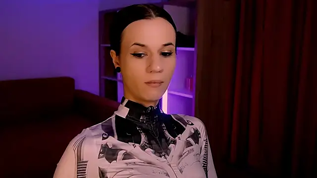 ItsAlisia online show from 11-05-25, 01:33