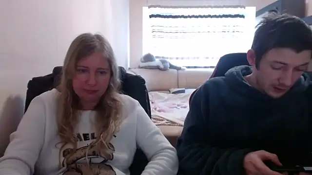 PeterAndJen online show from 03-10-25, 10:04