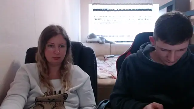 PeterAndJen online show from 03-12-25, 03:40