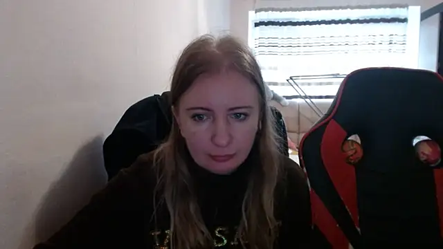 PeterAndJen online show from 10-04-25, 06:44