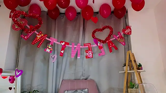 Snapshot of bella__adams chatting on 02-15-25, 04:25 bella adams online show from 02-15-25, 04:25