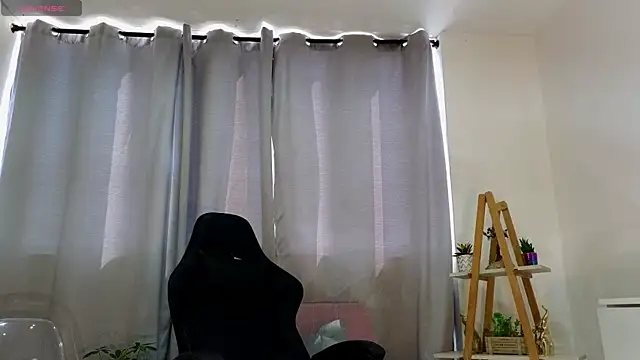 Snapshot of bella__adams chatting on 02-19-25, 09:25 bella adams online show from 02-19-25, 09:25