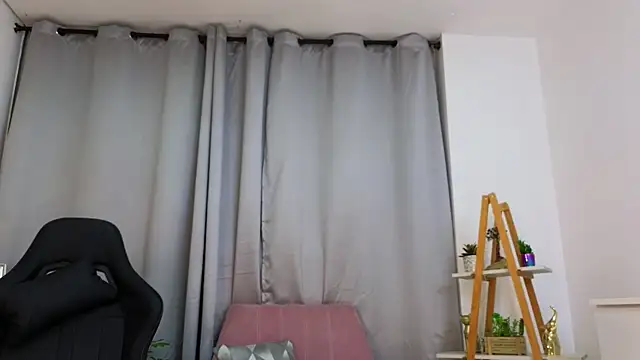 Snapshot of bella__adams chatting on 03-06-25, 01:27 bella adams online show from 03-06-25, 01:27