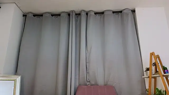 Snapshot of bella__adams chatting on 03-12-25, 11:44 bella adams online show from 03-12-25, 11:44