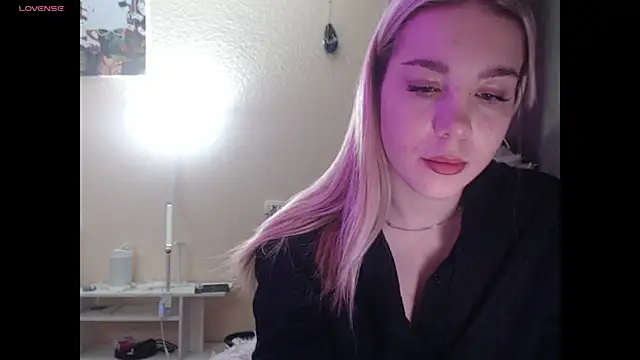 Snapshot of ariashaa chatting on 10-22-25, 03:12 ariashaa online show from 10-22-25, 03:12