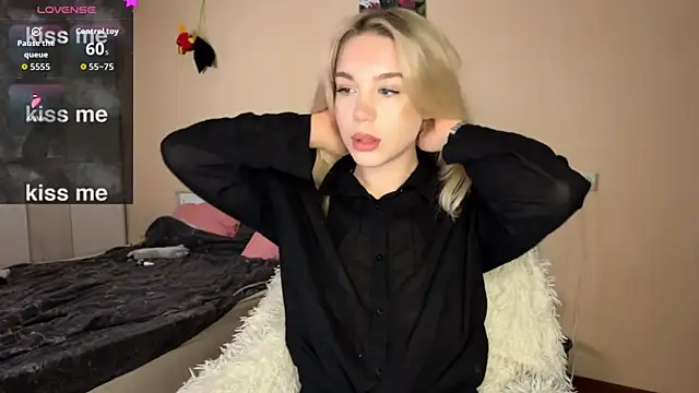 Snapshot of ariashaa chatting on 10-25-25, 02:13 ariashaa online show from 10-25-25, 02:13