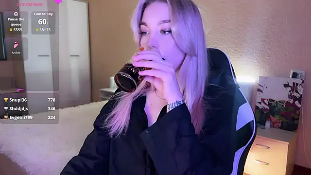 Snapshot of ariashaa chatting on 11-01-25, 03:03 ariashaa online show from 11-01-25, 03:03