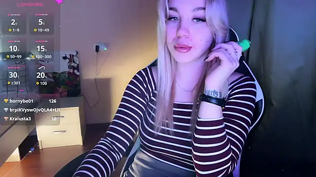 Snapshot of ariashaa chatting on 11-08-25, 02:28 ariashaa online show from 11-08-25, 02:28