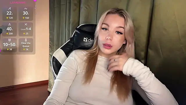 Snapshot of ariashaa chatting on 11-14-25, 04:38 ariashaa online show from 11-14-25, 04:38